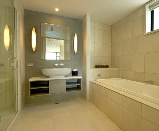 Rees Guestroom Bathroom